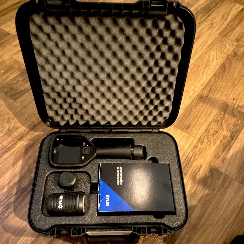 FLIR E8 Pro Handheld Thermal Imaging Infrared Camera Kit w/ Hard Case