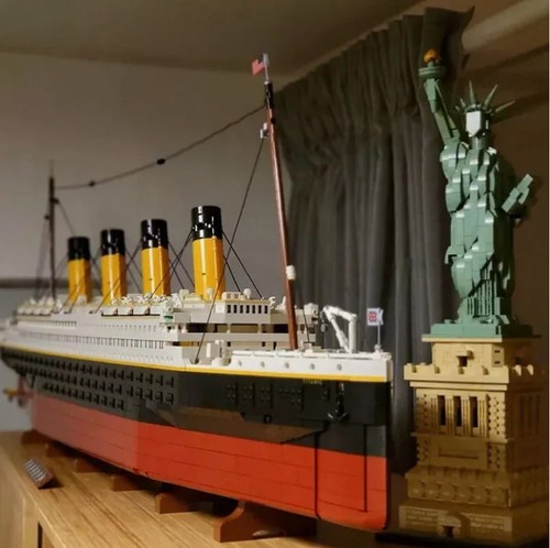 Titanic 10294 Model Building Blocks Toy Gift Set MOC Creator Style 9090pcs - Picture 3 of 16