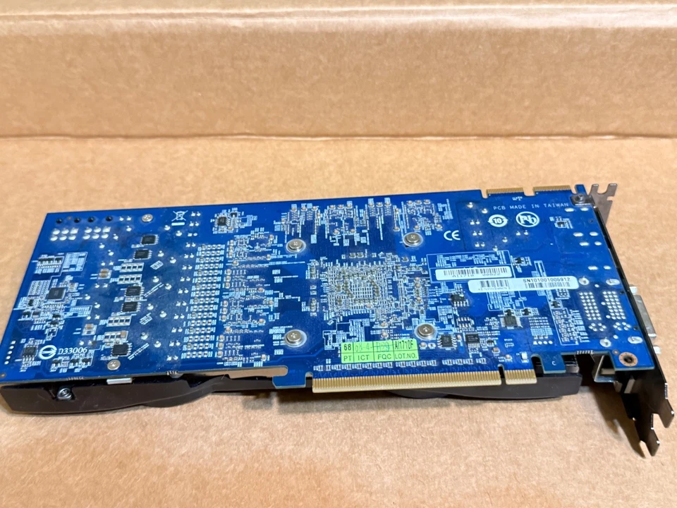 GIGABYTE ATI Radeon HD 5870 - Image 2 of 4