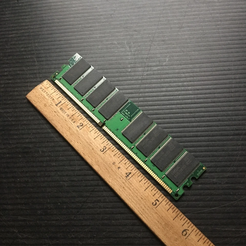 Memoria RAM de escritorio Samsung 1 GB DDR-400 PC3200 64Mx8 CL3 Foto 2 de 3