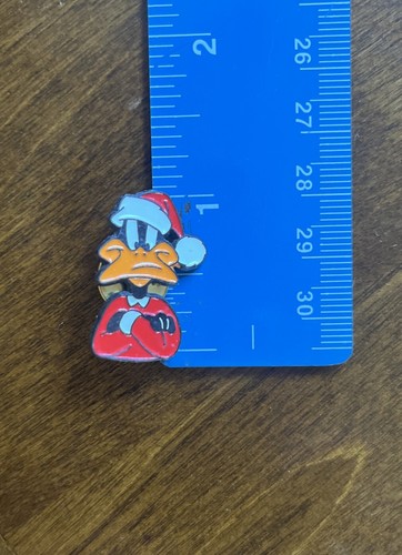 Pin decorativo (no metálico) de Papá Noel de Navidad PATO LUCAS ©Warner Bros - Imagen 3 de 5