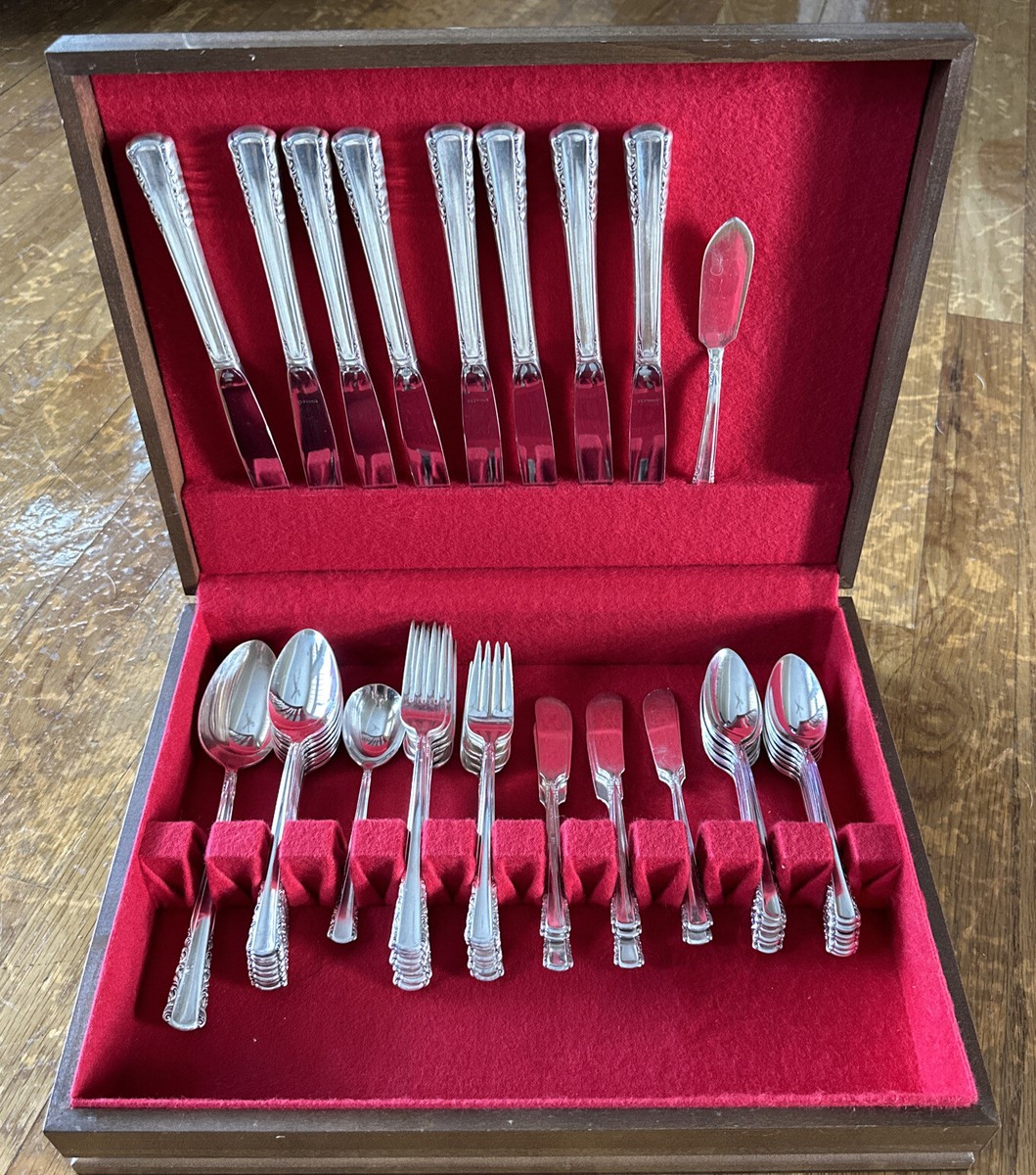 Vintage Holmes & Edwards Inlaid Silverplate 60pc Flatware SET in