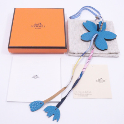 Hermes　フラワー　チャーム s-l400.jpg