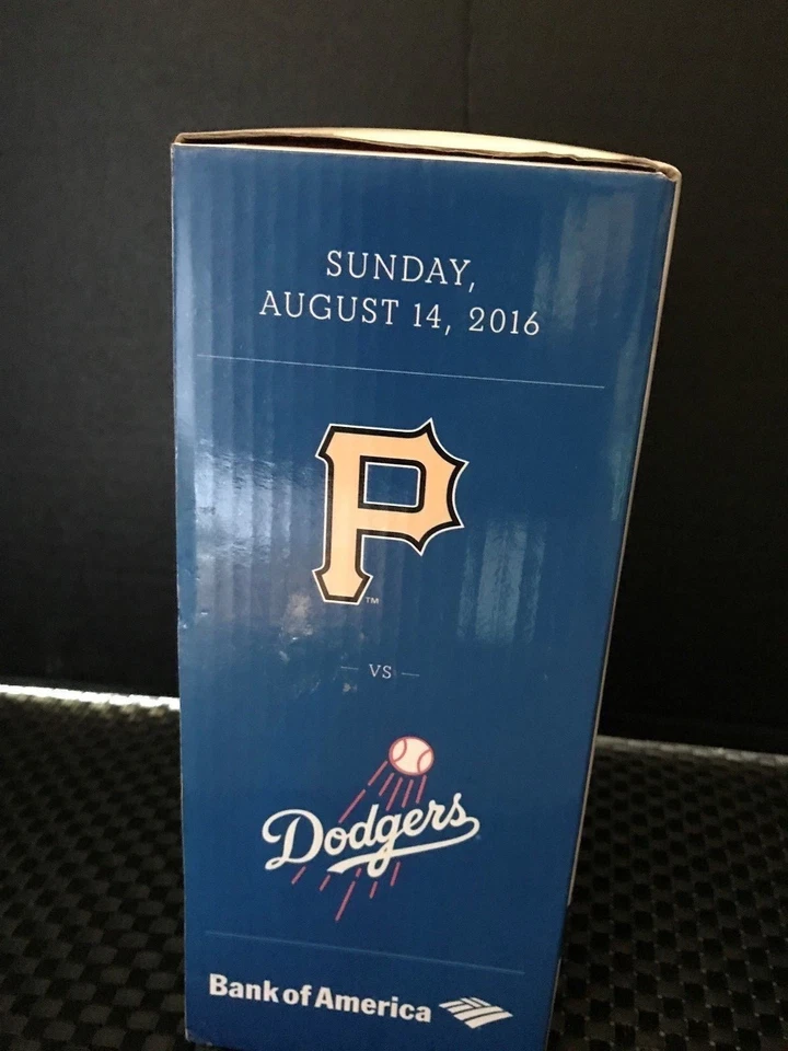 Camiseta Bobblehead Magic Johnson Gnome SGA 8/14/16 de los Dodgers de Los Ángeles Foto 2 de 3