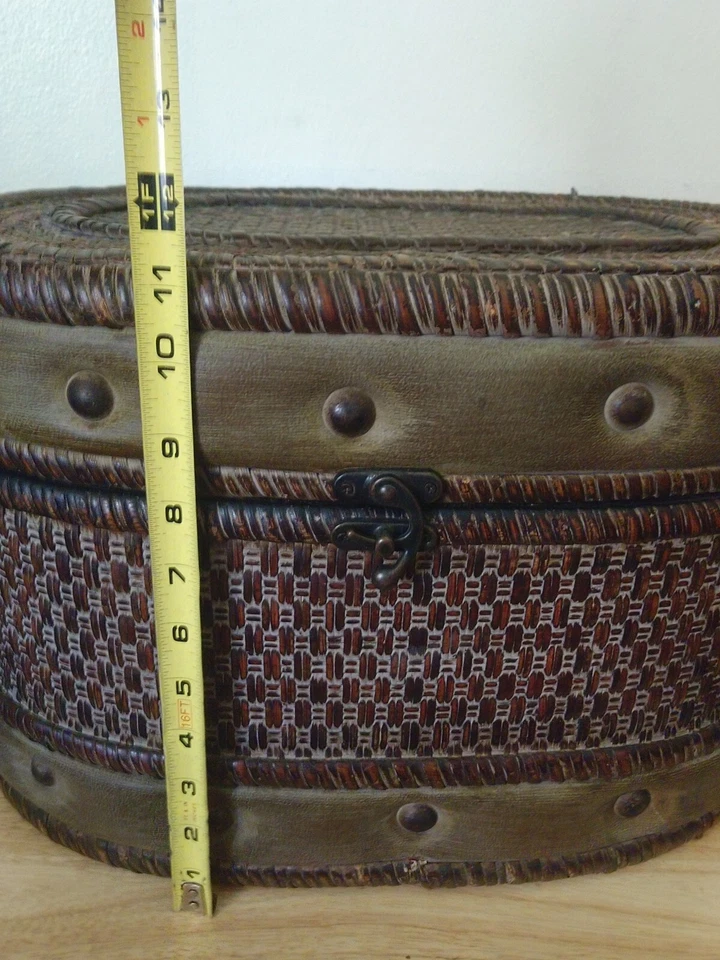 121/2"x18"x111/2" N.M. Rústico Marrón MultiMaterial Pecho Ovalado con Pestillo: Usado/Justo Foto 4 de 4