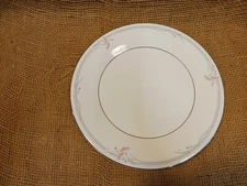 Royal Doulton CARNATION dinner plate; Brand new, never used