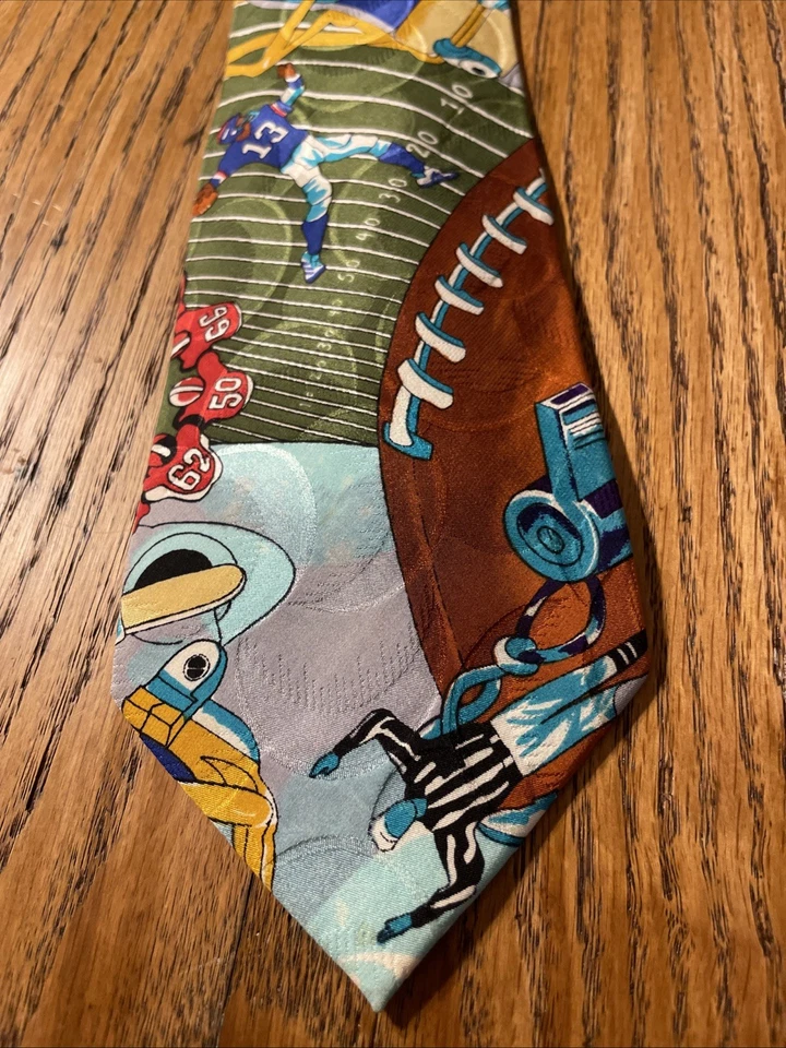 Corbata de seda vintage usada en excelente estado Nicole Miller 1991 cosida a mano tema fútbol arte pop Foto 2 de 4