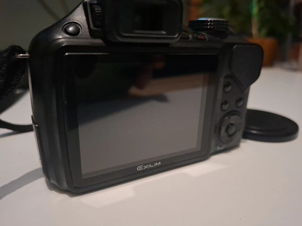 CASIO EXILIM EX-FH20 Digital Camera 40fps high speed continuous shooting  - Bild 4 von 4