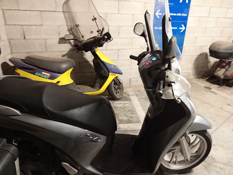 Vendo scooter honda sh 150 anno 2015. Unico proprietario foto 6