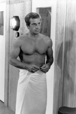 Jean-Paul Belmondo on the set of the film Flic ou voyou direct 1970s Old Photo