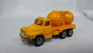 tomica nissan diesel