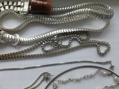 Lot De Bijoux Fantaisie Divers En Métal Argenté - Poids Total 174 Grammes - Occasion - Parfait Pour Création Ou Customisation