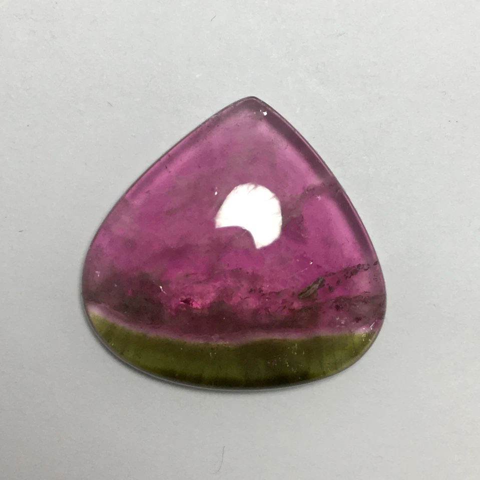 Beautiful bi color tourmaline cabochon gemstone natural heart 17.70 carat - Image 4 of 4