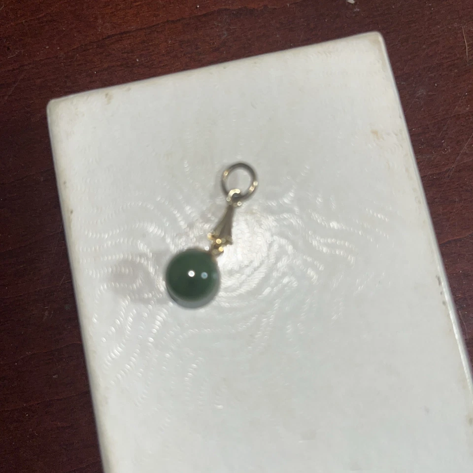 Colgante de jade 14k sin cuello Foto 2 de 4