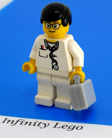 LEGO 2006 Doctor with bag Minifigure City Advent Calendar (7904-1 7902)