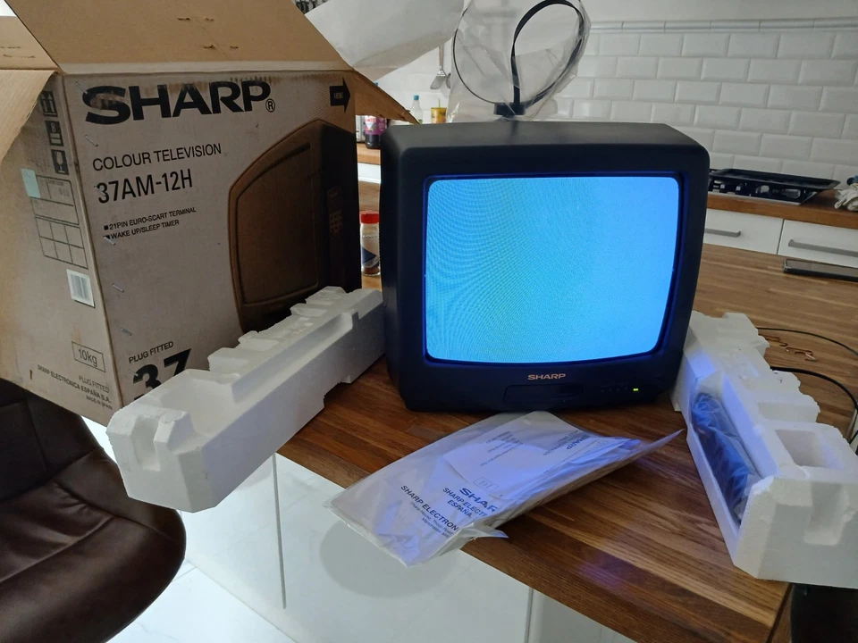 Brand New Sharp 37am-12h Colour Tv with remote, instructions CRT TV Retro Gaming - Image 3 of 4