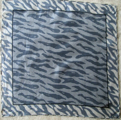 Foulard En Soie 100% S. Olivier Vintage - Motif Floral Blanc - 48x49 Cm - Très Bon état