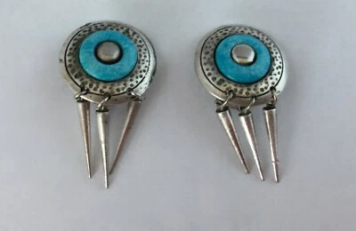PAIRE DE CLIPS/ METAL ARGENTE/ RESINE BLEUE/ FLOCHES/ ANNEES 1970/1980 - Photo 1/4