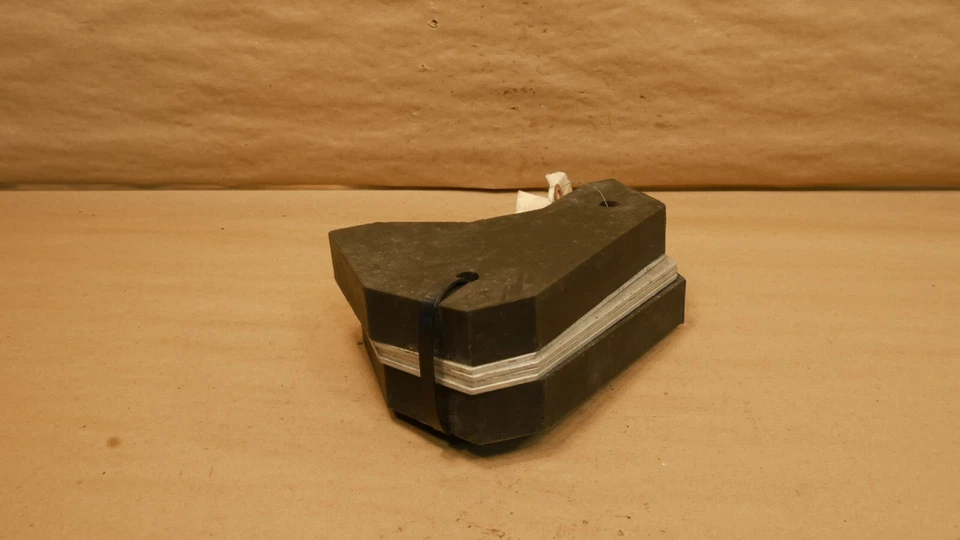 Прокладки и прокладки для переднего бампера Ferrari 360 PN 64875500 - Изображение 3 из 4