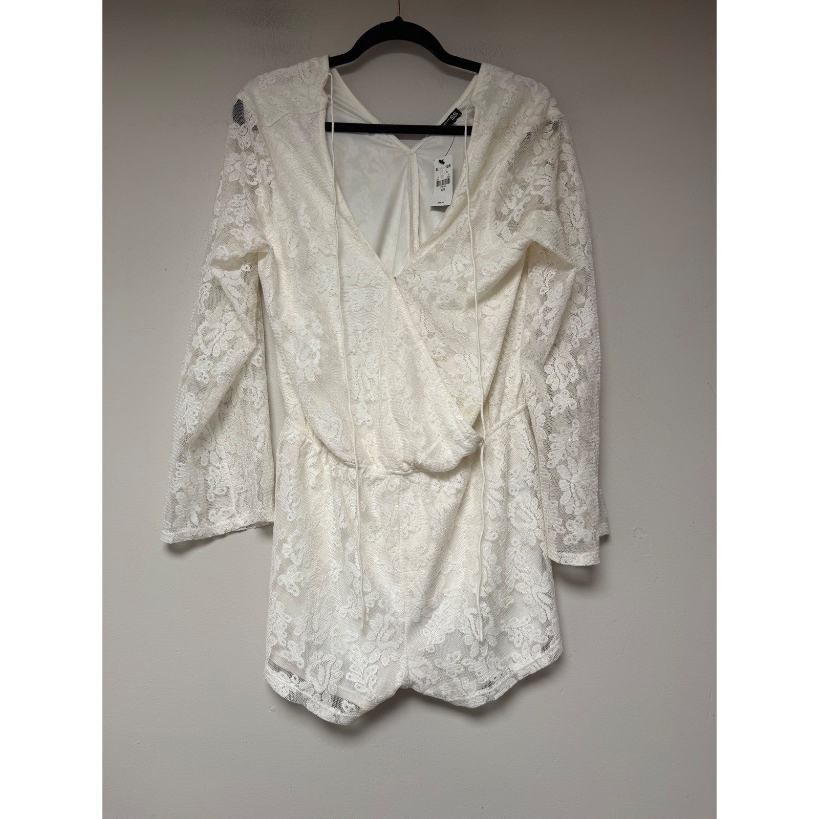 Express Romper Women Large White NWT Lace Long Sleeve V-Neck Boho 8375