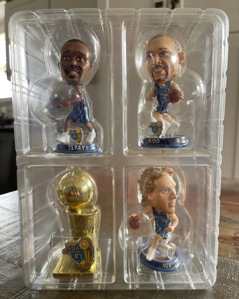 DIRK NOWITZKI + Dallas Mavericks Mavs Campeones de la NBA Mini Bobblehead Set ¡NUEVO EN CAJA! Foto 2 de 2