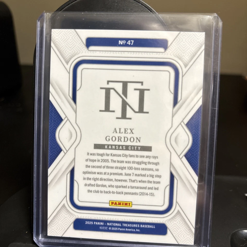 National Treasures Alex Gordon 2025 n.º 47 #1/3 Foto 2 de 2