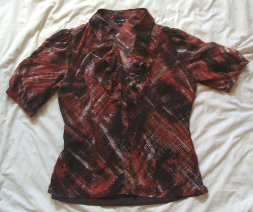 EAST 5TH 2-teilige kurzärmlige transparente Bluse mit Knöpfen und innenliegendem Cami Tank Gr. M