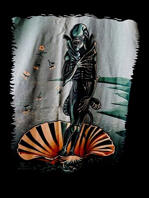 Alien /Venus Goddess Of Love Mash Up Tee Size XL, TG - Gildan
