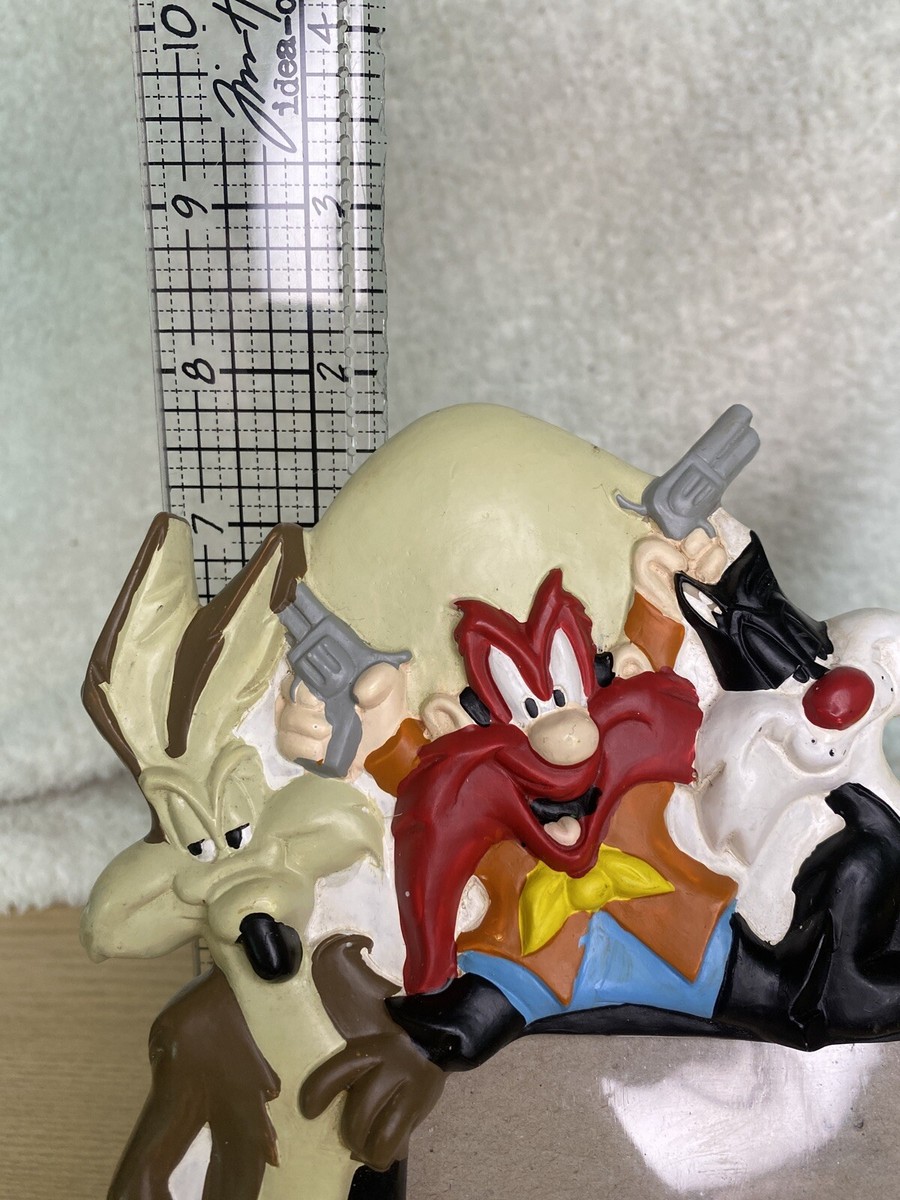 LOONEY TUNES WARNER BROS 3D Cartoon Character Picture Frame Bugs
