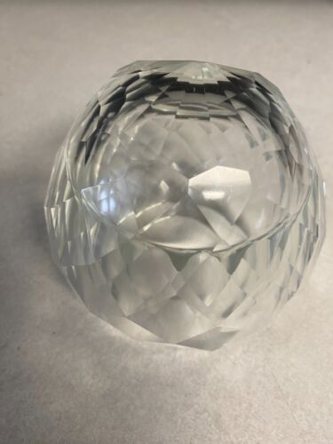 Vintage Diamond Cut Crystal Cigar Slanted Bottom Globe Ashtray - Picture 3 of 4