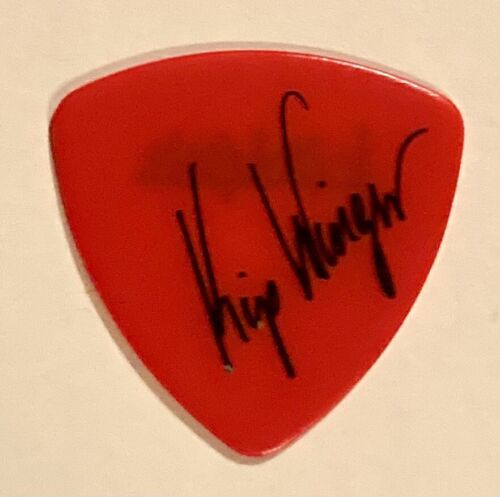 WINGER KIP WINGER VINTAGE 1980ER GROSS ROT DOPPELSEITIG KLASSISCHES LOGO BASS PICK - Bild 2 von 2