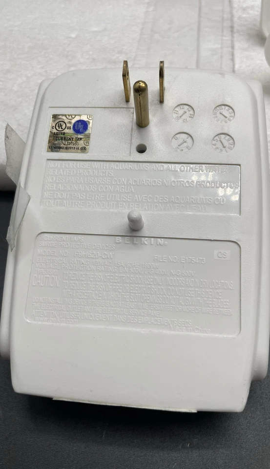 Belkin SurgeMaster F9H620-CW Wall Mount Surge Protector 6 Outlet Power Strip - Image 3 of 4