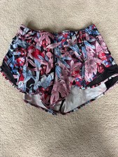 Lululemon Hotty Hot Low-Rise Lined Short 2.5" size 4 Floral Tone Multi