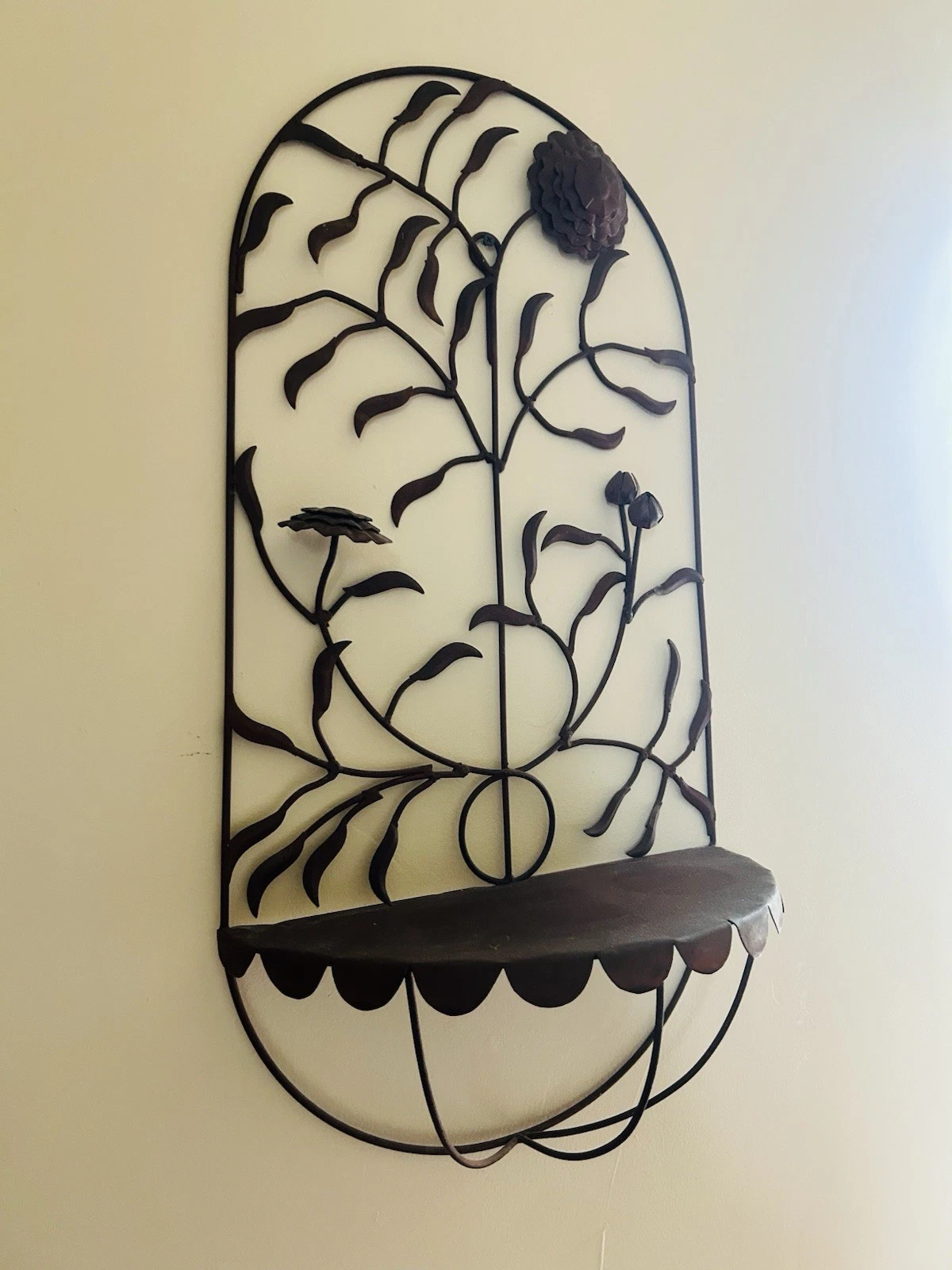 Metal Hanging Wall Shelf Plant Shelf 3d Floral Flowers Rust Style Scalloped Wire
Opens in a new wind