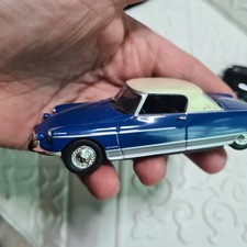 Miniature 1:43 Renault 4CV 1955 Ixo/Hachette