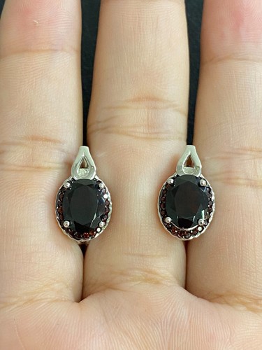 NATURAL GARNET 9X7 GARNET DIAMOND CUT STERLING SILVER 925 EARRING - 第 1/5 張圖片