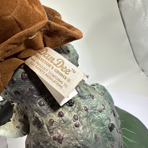 Dan-Dee Musical Frog - Sings "Thank God I'm a Country Boy" - Picture 8 of 10