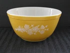 Pyrex Butterfly Gold #402 1.5Qt Mixing Bowl