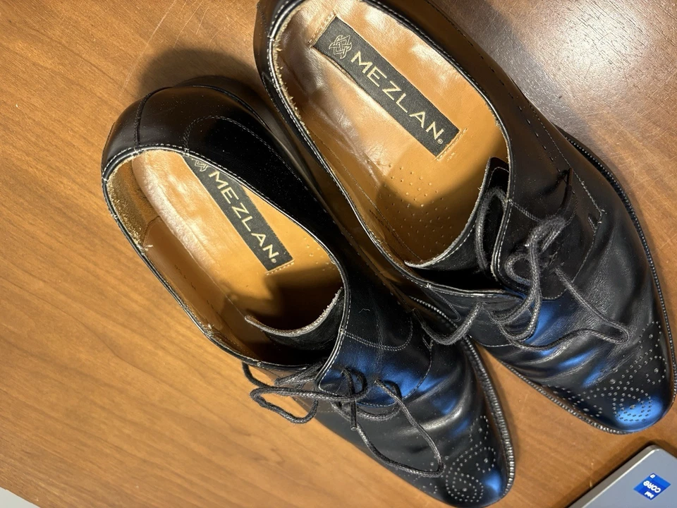 Zapatos de vestir perforados negros Mezlan Henley talla 11 muy buen estado Foto 2 de 4