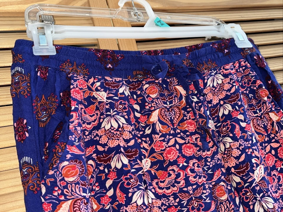 Pantalones fluidos Mudd para mujer azules florales tiro medio talla pequeña Foto 3 de 4