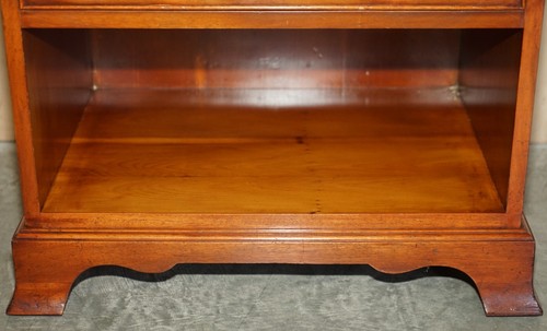 VINTAGE BURR YEW WOOD BEDSIDE / SIDE END TABLE DRAWERS WITH BUTLERS SERVING TRAY - Picture 5 of 12