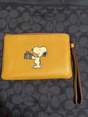 NWT Limited Edition Coach X Peanuts Snoopy Corner Zip Leather Wristlet Christmas