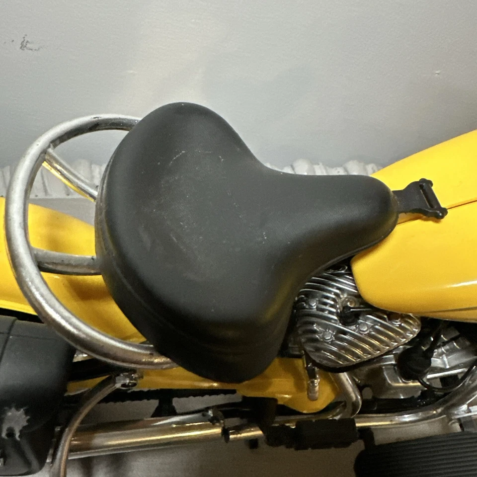 New Ray 1948 Indian Chief Motorcycle 1:6 Scale Custom Diecast Model Yellow - Image 3 of 4