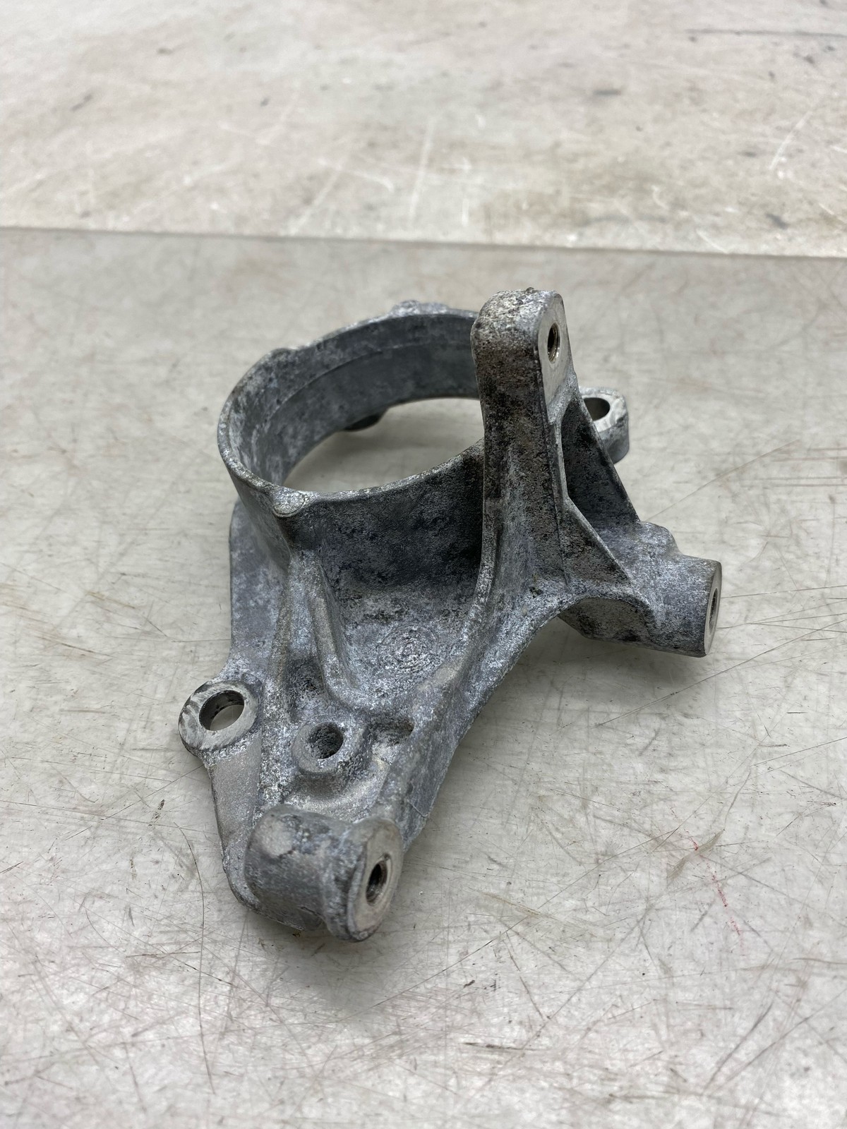 2020-2025 ASTON MARTIN DBX OEM 4.0L ENGINE BELT TENSIONER BRACKET 1772241000