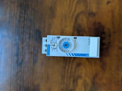 Crouzet TAR1 Zeitverzögerungsrelais Zeitschaltuhr 0,1s-100h 24V DC / 24-240V AC HUTSCHIENE