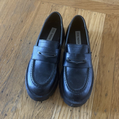 Steve Madden Women s Black Leather Loafer Flats Slip On Lug Sole Comfort 7.5