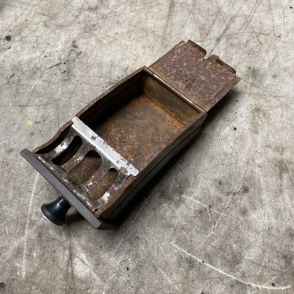 Mercedes-Benz W120 W121 190b Front Dash AshTray 10120813043 Bakelite - Image 3 of 4