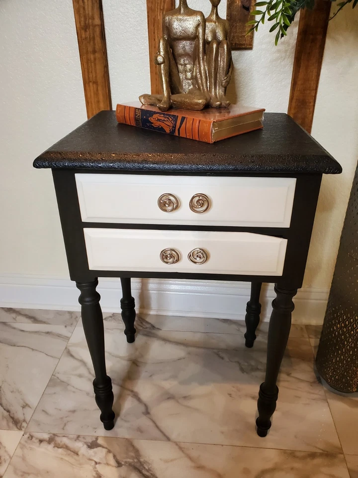 Vintage Table/Night Stand/Side Table/Furniture - Image 4 of 4