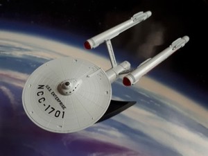 Star-Trek-Model-USS-Enterprise-NCC-1701-TOS-Light-Up-Starship-Similar-Furuta