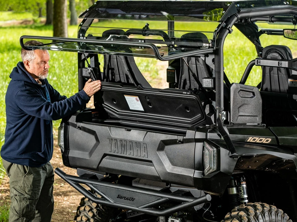 Parabrisas trasero abatible SuperATV para Yamaha Wolverine RMAX 4 / X4 (2018+) Foto 2 de 4